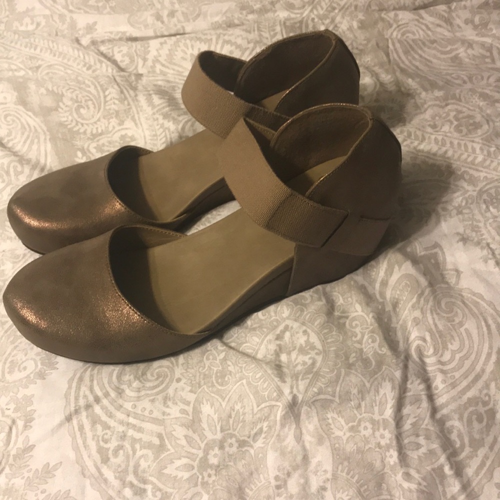 NWOT Hokus Pokus wedges 11